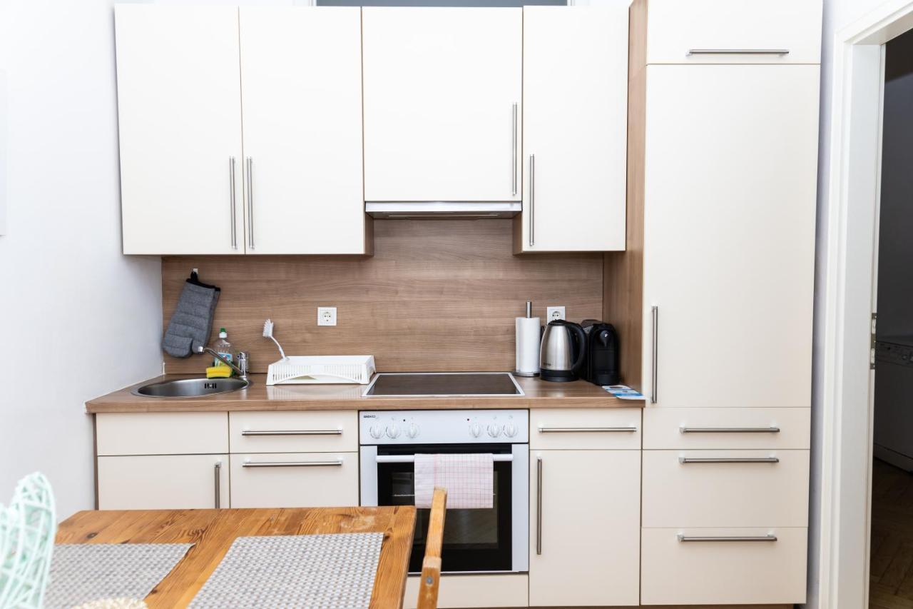 Apartament Moonlight With Porch Near Schoenbrunn And Westbahnhof Wiedeń